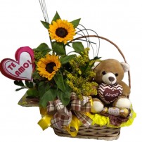 Cesta com arranjo de Girassol + Plaquinha+ Ursinho médio+Ferrrero Rocher com 3 unidades