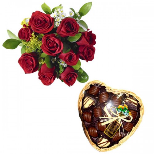 Combo Buque de 10 rosas + Bandeja de Vime Coração com Chocolate